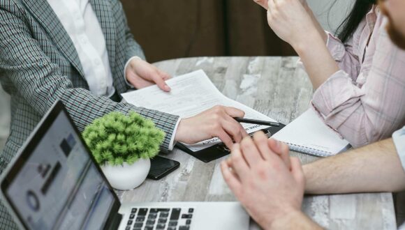 4 steps to an AI-ready insurance revenue org