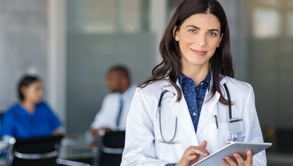 Playing to each audience: How medical device leaders can use AI to set up reps for success