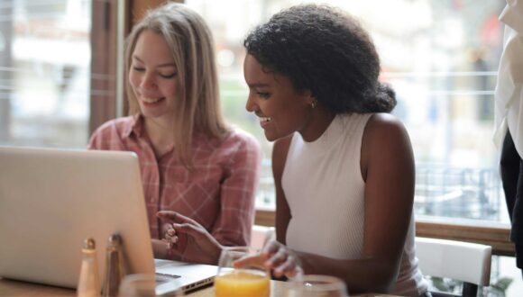 B2B sales tools: 10 essential features for GTM teams