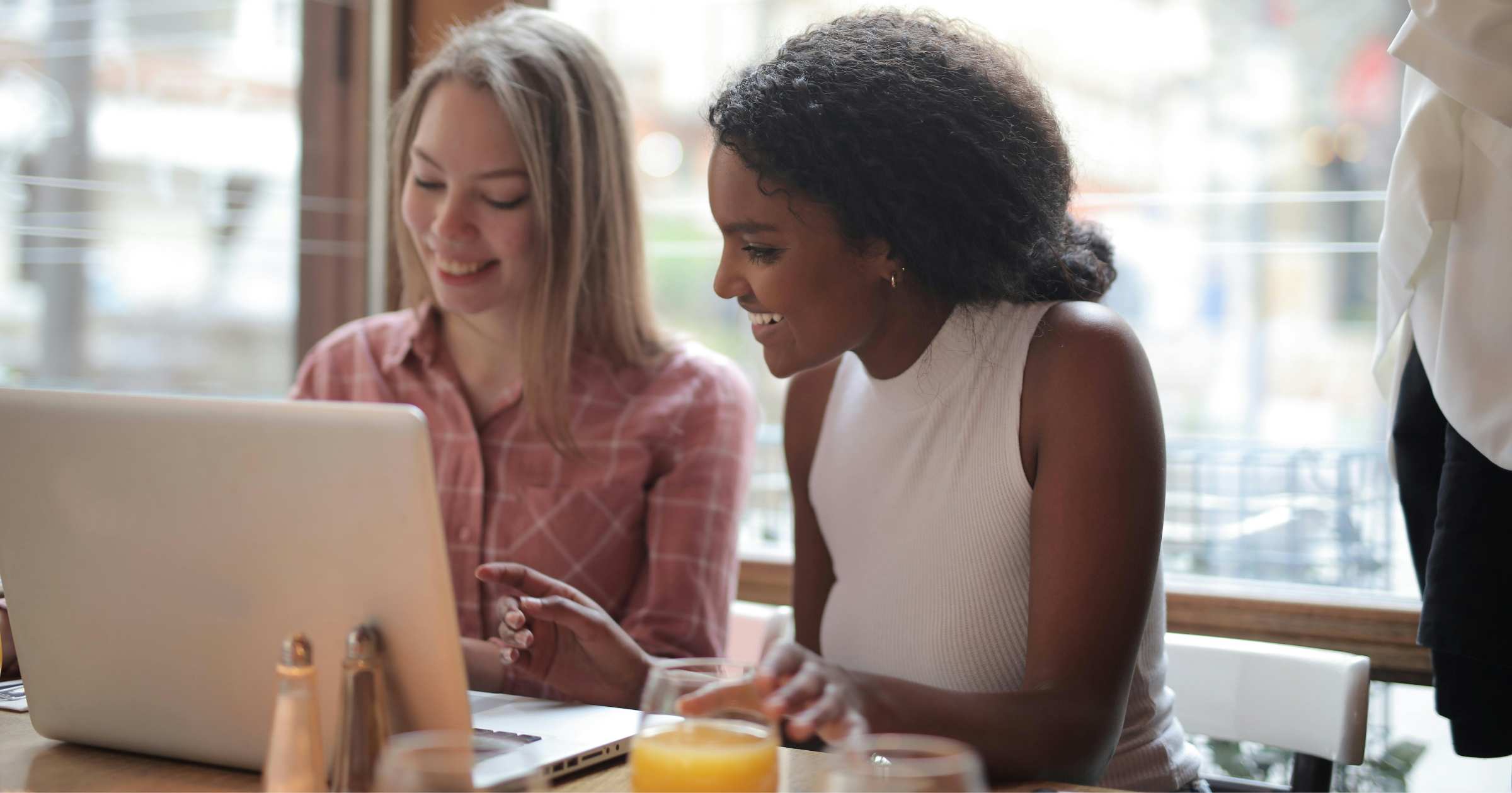 B2B sales tools: 10 essential features for GTM teams