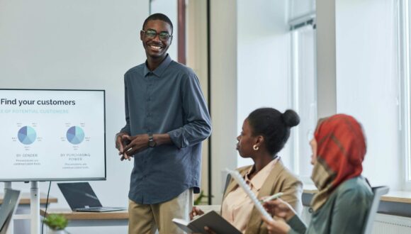 How to create a sales presentation that wows buyers