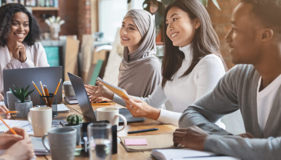 25 Fragen, die Sie bei der Bewertung von Sales-Enablement-Anbietern stellen sollten